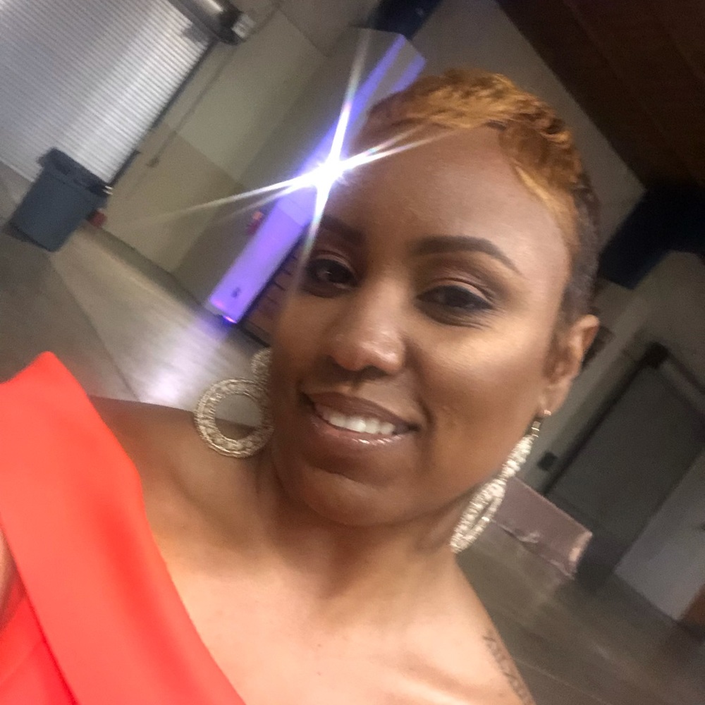 Meet your Posher, Elicia